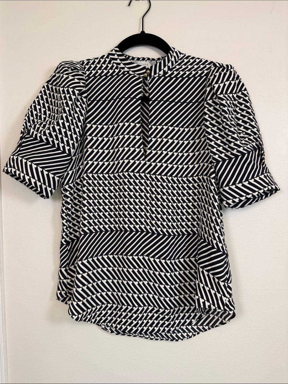 Joie Enida Geo Blouse XS Black White Geometric Puff Sleeve Keyhole Top